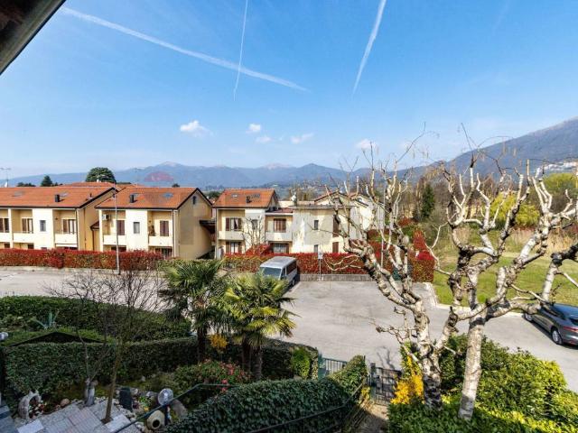 Villa Schiera in vendita a Garbagnate Rota, Bosisio Parini