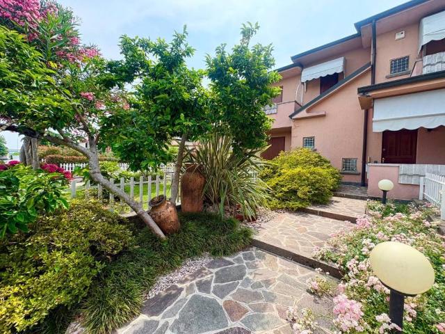 Villa Schiera in vendita a Bottanuco, Lombardia