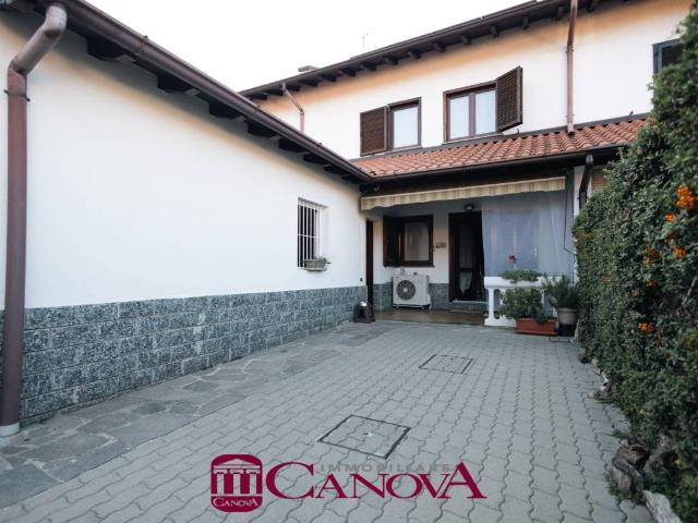 Villa Schiera in vendita a Menegardo, Bregnano