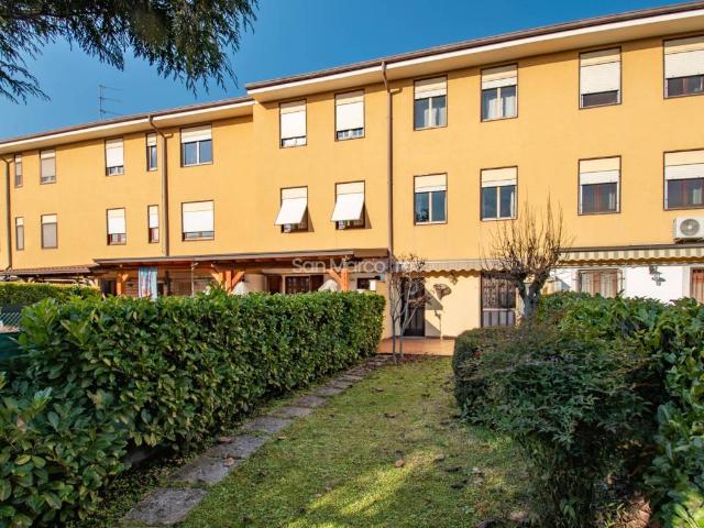Villa Schiera in vendita a Zona Est, Brescia