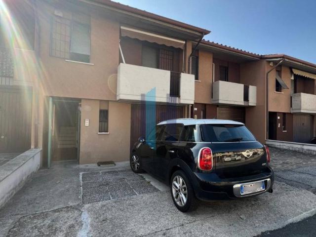 Villa Schiera in vendita a Zona Est, Brescia