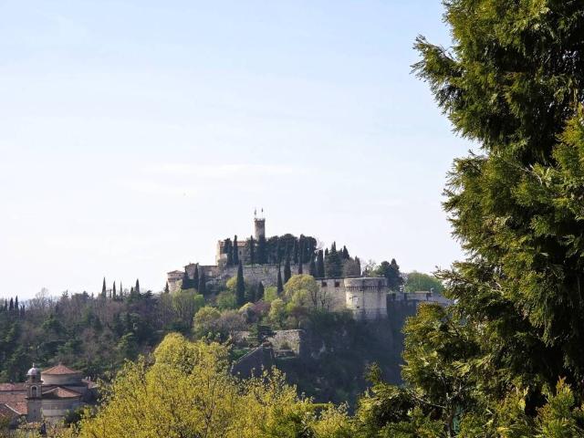 Villa Schiera in vendita a Zona Centro, Brescia
