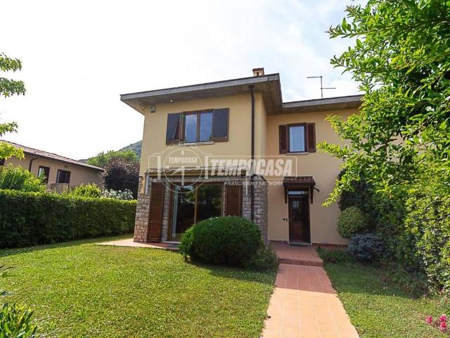 Villa Schiera in vendita a Zona Est, Brescia