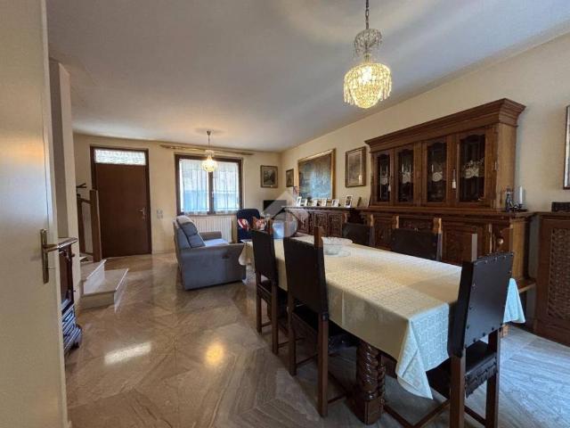 Villa Schiera in vendita a Zona Est, Brescia
