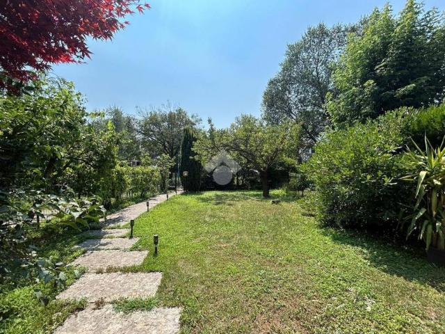 Villa Schiera in vendita a Zona Est, Brescia