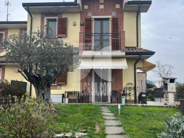 Villa Schiera in vendita a Brignano Gera D'adda, Lombardia
