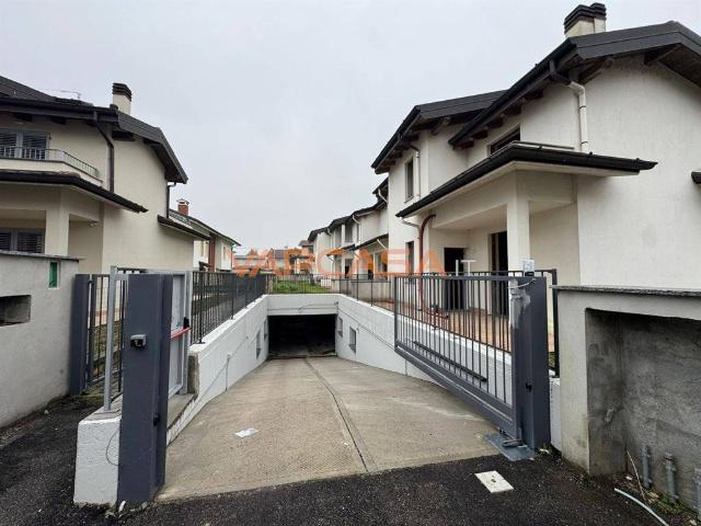 Villa Schiera in vendita a Brignano Gera D'adda, Lombardia