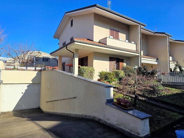 Villa Schiera in vendita a Moncucco, Brugherio