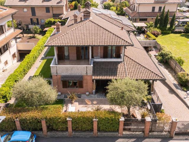 Villa Schiera in vendita a Brugherio, Lombardia