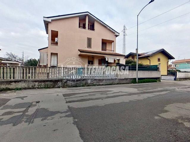 Villa Schiera in vendita a Moncucco, Brugherio