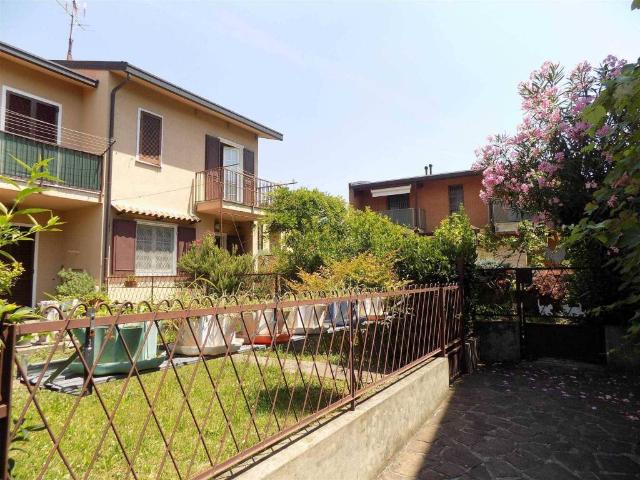 Villa Schiera in vendita a Moncucco, Brugherio