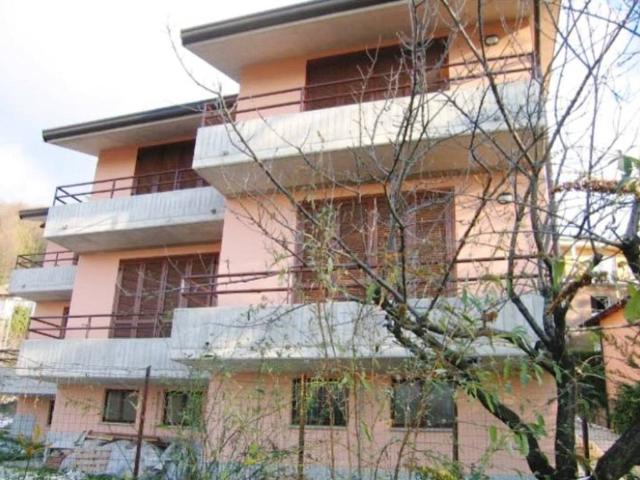 Villa Schiera in vendita a Brunate, Lombardia