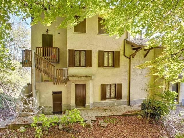 Villa Schiera in vendita a Ardena, Brusimpiano