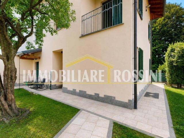 Villa Schiera in vendita a Buguggiate, Varese