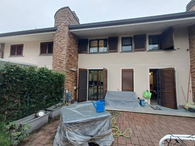 Villa Schiera in vendita a Busnago, Lombardia