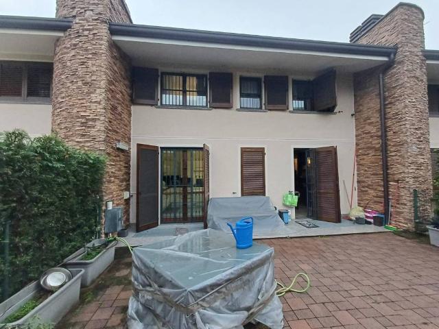 Villa Schiera in vendita a Busnago, Lombardia