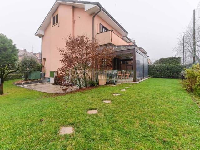 Villa Indipendente in vendita a Busnago, Lombardia