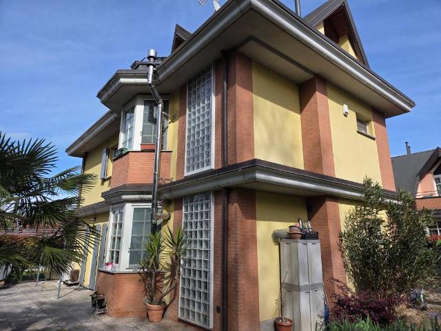 Villa Schiera in vendita a Madonna Regina, Busto Arsizio
