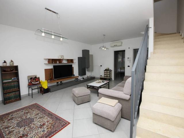 Villa Schiera in vendita a Busto Arsizio, Lombardia