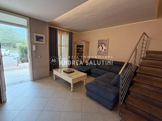 Villa Schiera in vendita a Cascine di Buti, Buti