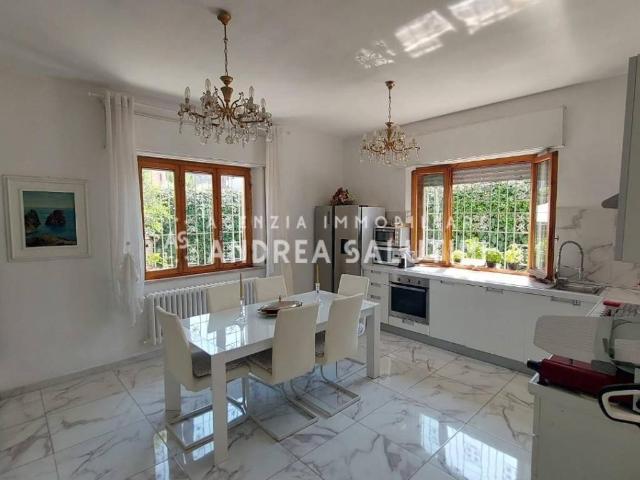Villa Indipendente in vendita a Cascine di Buti, Buti