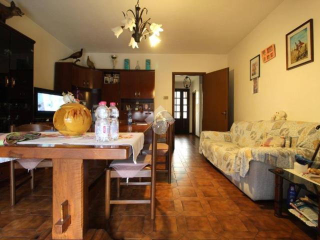 Villa Schiera in vendita a Terra di Mezzo, Re