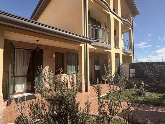 Villa Schiera in vendita a Terra di Mezzo, Re