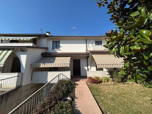 Villa Schiera in vendita a Ca' Vecchia, Cadeo