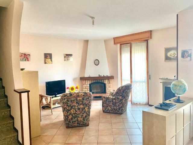Villa Schiera in vendita a Cadeo, Reggio Emilia