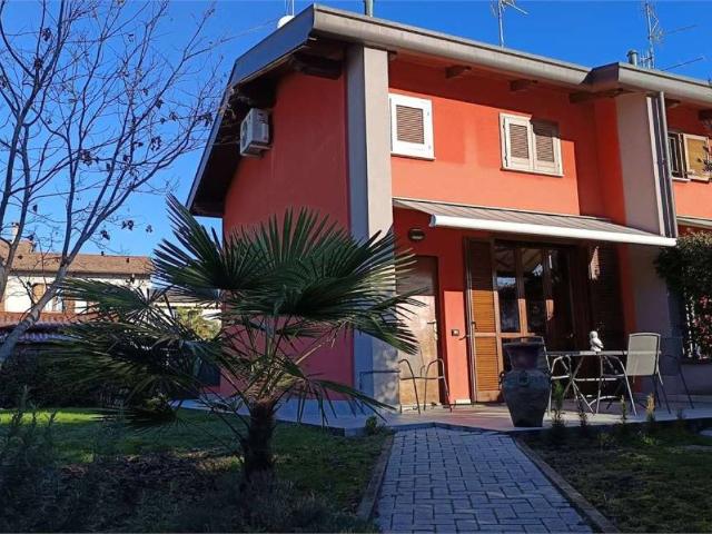Villa Schiera in vendita a Cadorago, Lombardia