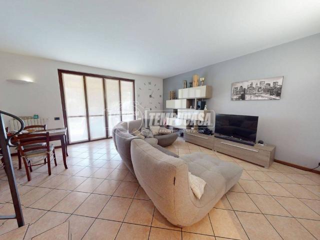 Villa Schiera in vendita a Cadorago, Lombardia