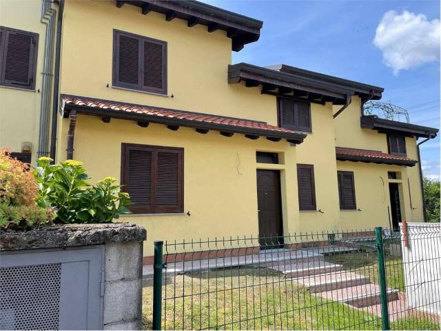 Villa Schiera in vendita a Cadrezzate con Osmate, Cadrezzate