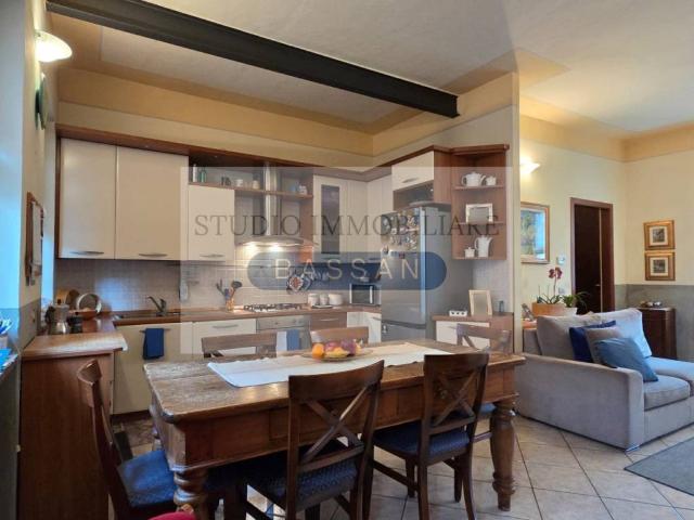 Villa Schiera in vendita a Peveranza, Cairate