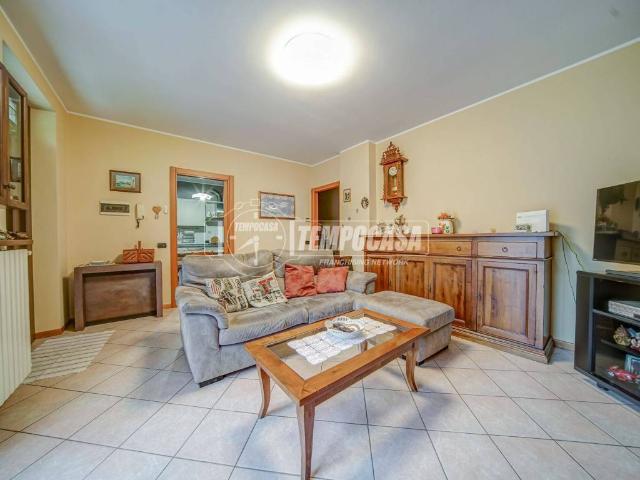 Villa Schiera in vendita a Cairate, Lombardia