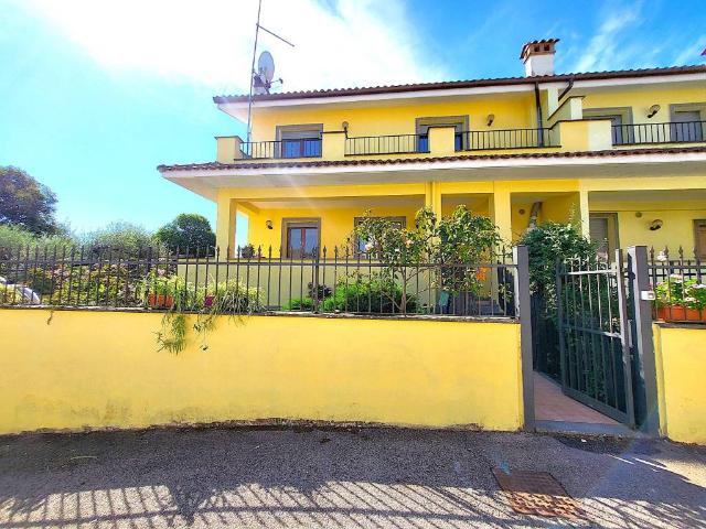 Villa Schiera in vendita a Calcata Vecchia, Calcata