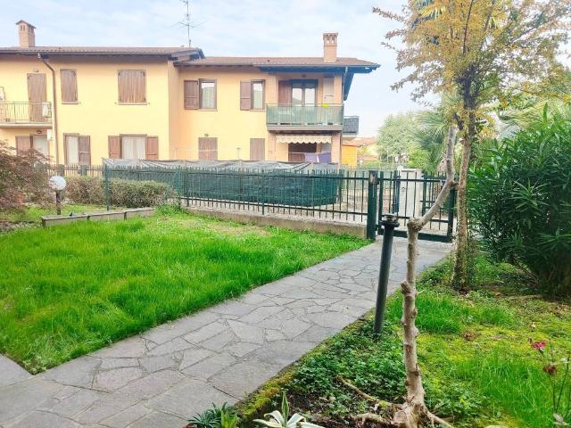 Villa Schiera in vendita a Calcinate, Lombardia