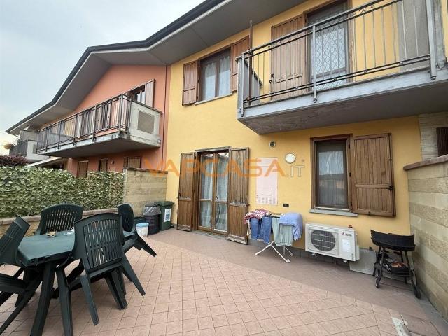 Villa Schiera in vendita a Calcio, Lombardia