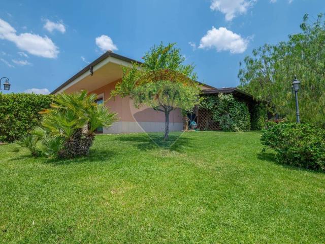 Villa Schiera in vendita a Caltagirone, Catania