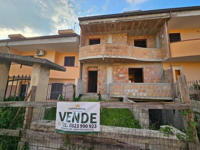 Villa Schiera in vendita a Calvi Risorta, Campania