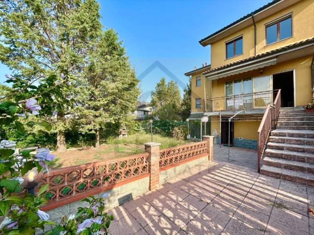 Villa Schiera in vendita a Bettola, Calvignasco