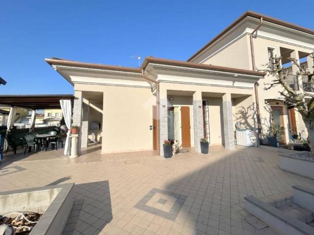 Villa Schiera in vendita a Calvisano, Lombardia