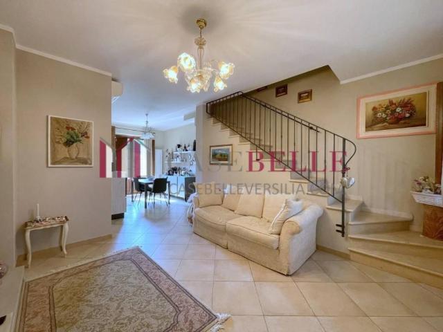 Villa Schiera in vendita a Nocchi, Camaiore