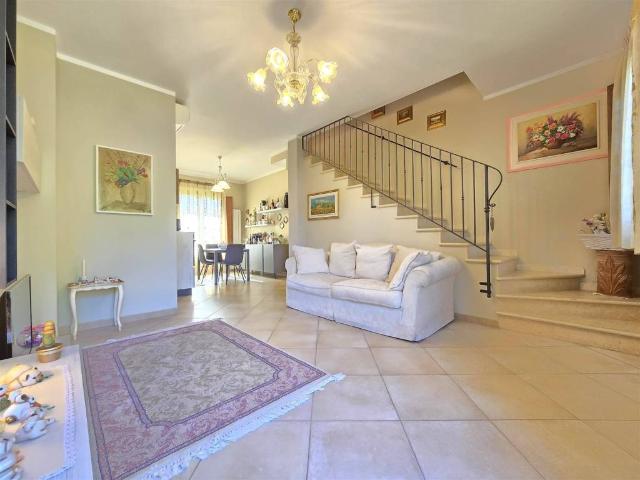 Villa Schiera in vendita a Camaiore, Toscana