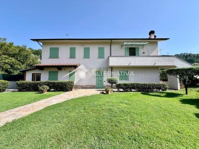 Villa Schiera in vendita a Marignana, Camaiore