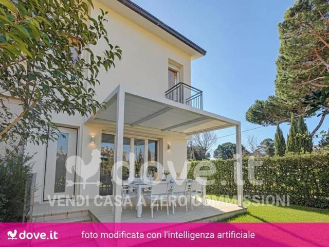 Villa Schiera in vendita a Camaiore, Toscana