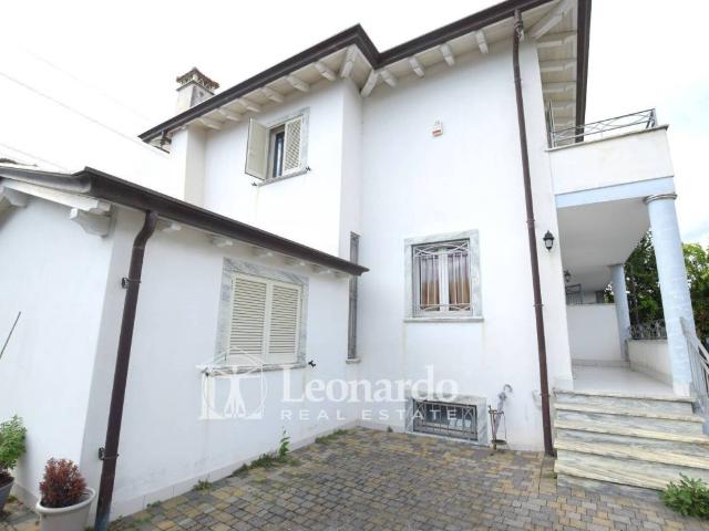 Villa Schiera in vendita a Paduletto, Camaiore
