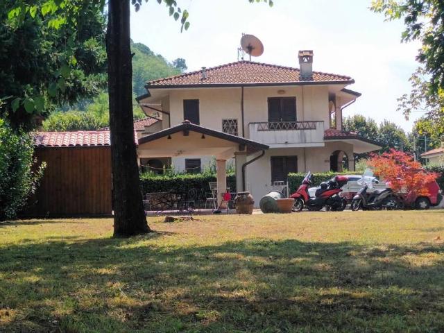 Villa Schiera in vendita a Camaiore, Toscana