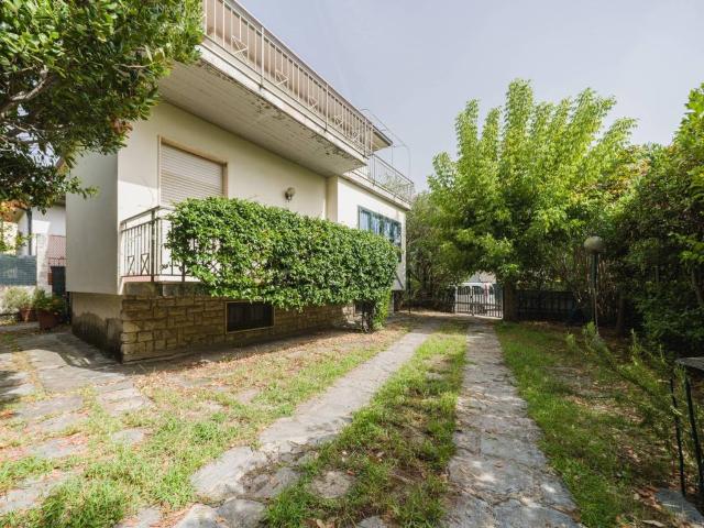 Villa Schiera in vendita a Camaiore, Toscana