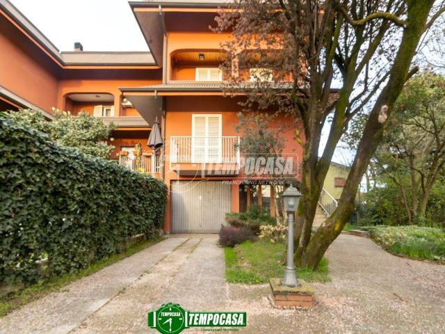 Villa Schiera in vendita a Cambiago, Lombardia
