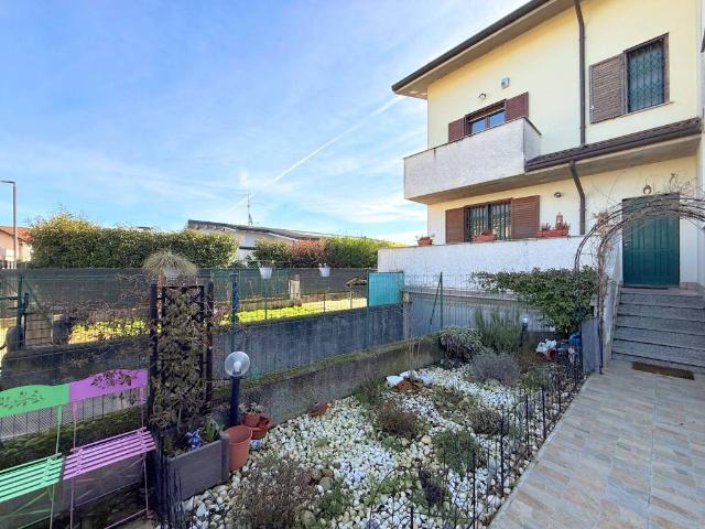 Villa Schiera in vendita a Cambiago, Lombardia